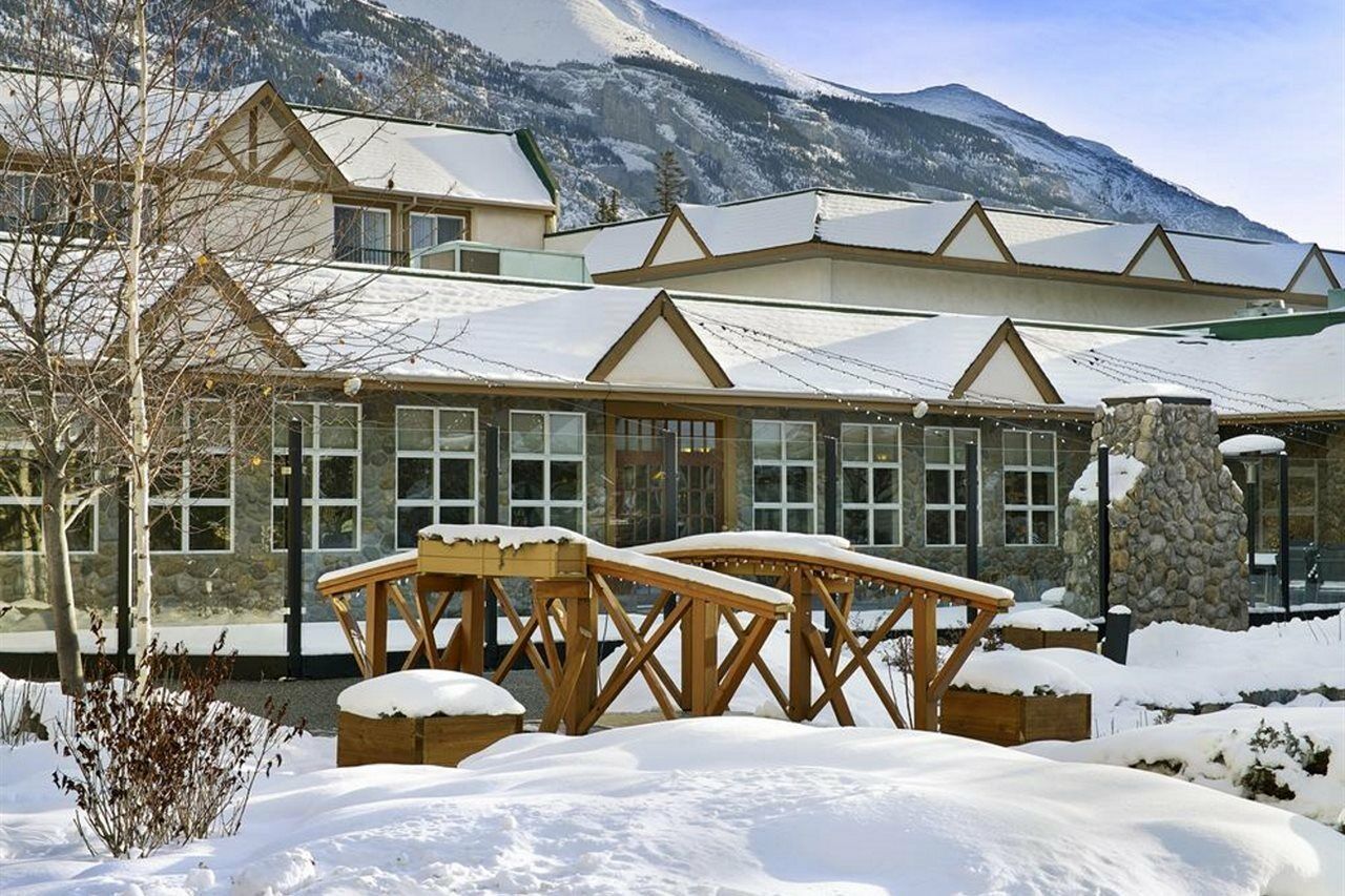 Coast Canmore Hotel & Conference Centre Exterior foto